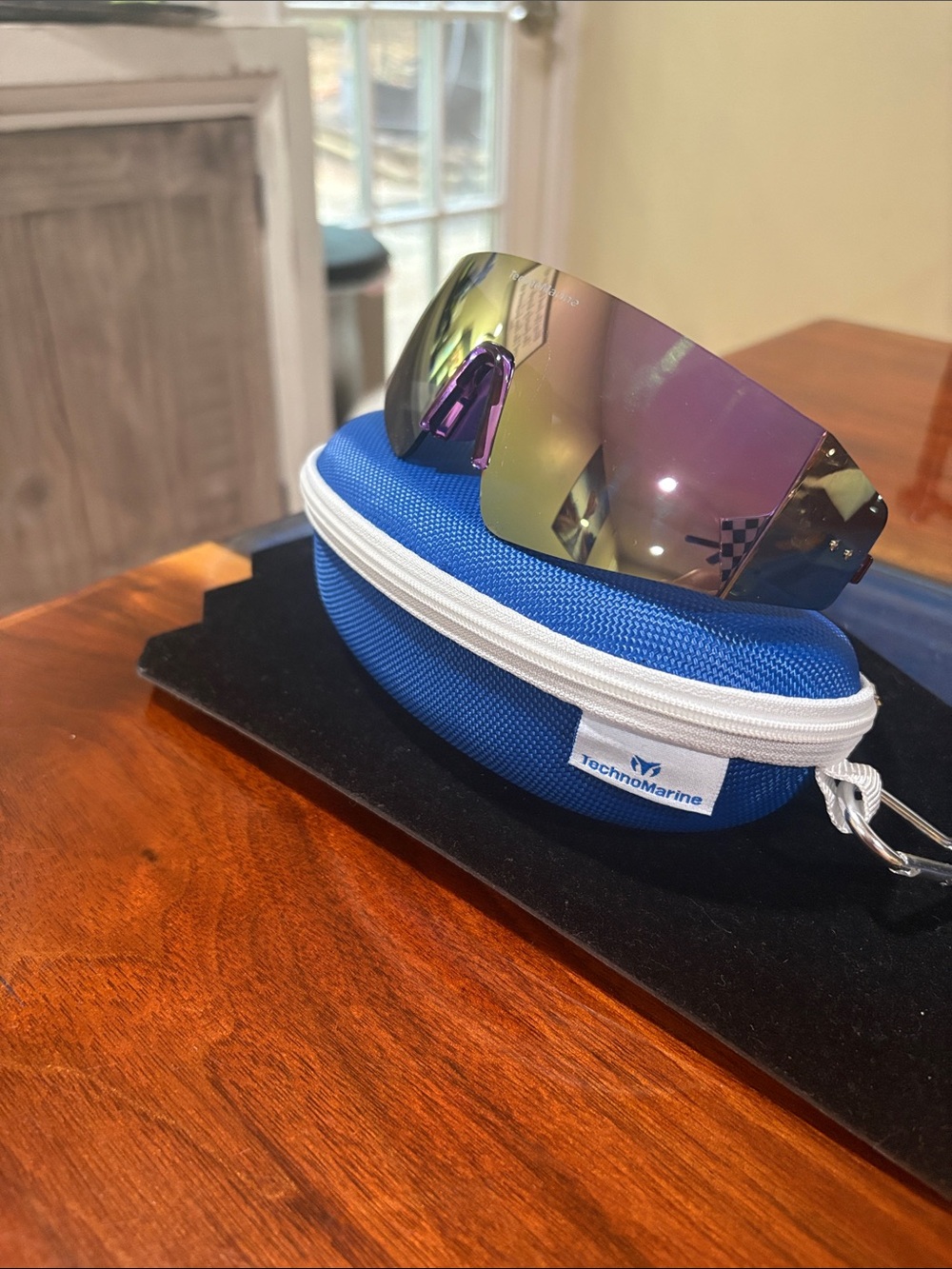 Technomarine Mirrored Purple Lens Visor with Blue Protective Case